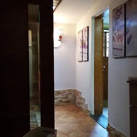 Laura Apartman *